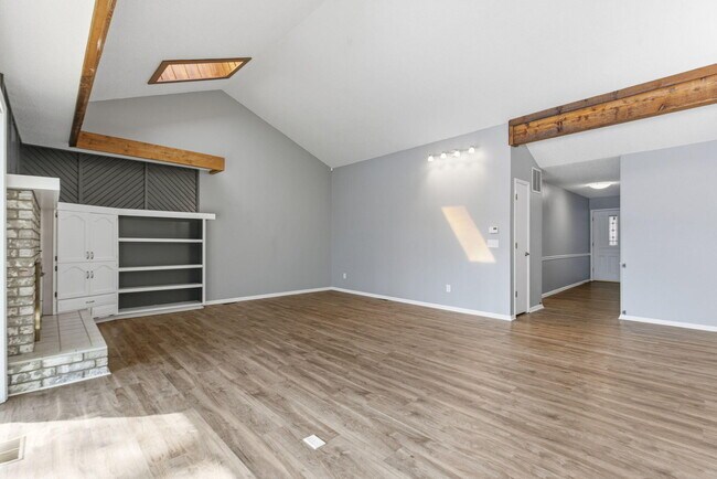 Building Photo - 3460 E Catalpa St