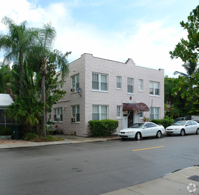 Building Photo - Colee Hammock Apartments