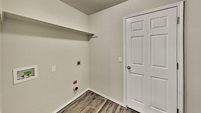 Building Photo - Very nice 3 Bedroom 2 Bath Home in Yukon S...