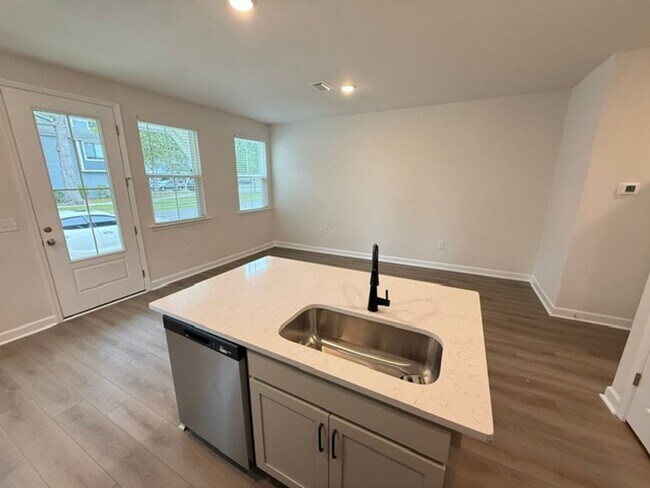 Building Photo - 467 Martins Creek Blvd