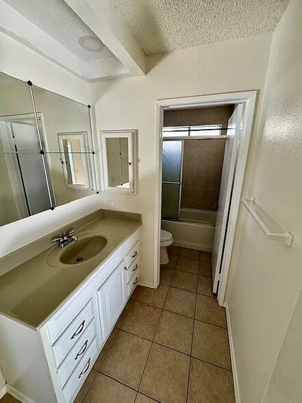 Building Photo - 3238 Canary Ct