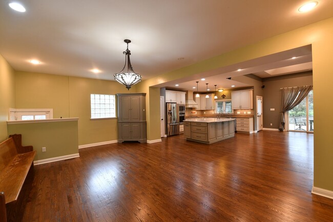 Building Photo - Kirkwood 5 bedroom / 3 full bathroom home