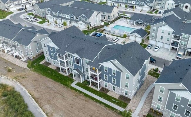 Building Photo - ? For Rent: Beautiful 3-Bedroom, 2-Bathroo...