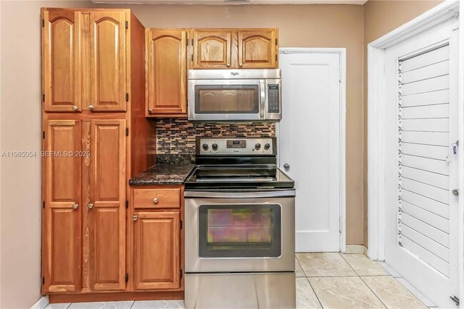 Building Photo - 1015 Cortez St