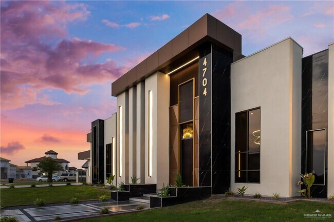 Building Photo - 4704 Estancia Pkwy