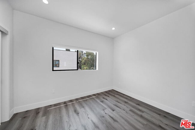 Building Photo - 11522 1/2 Emelita St