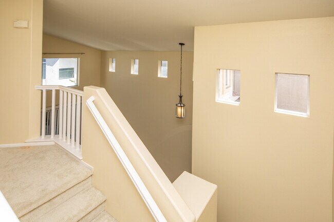 Building Photo - 1 Quebec