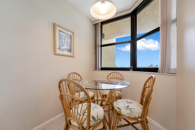 Building Photo - 9550 S Ocean Dr