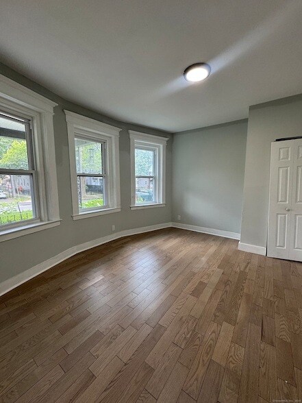 Building Photo - 648 Ferry St