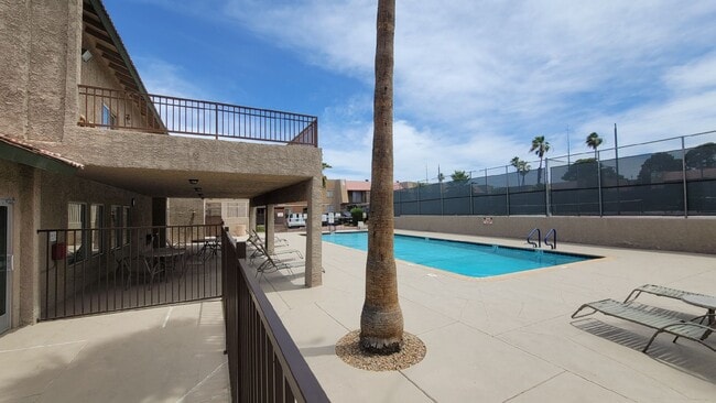 Building Photo - 4960 Indian River Dr