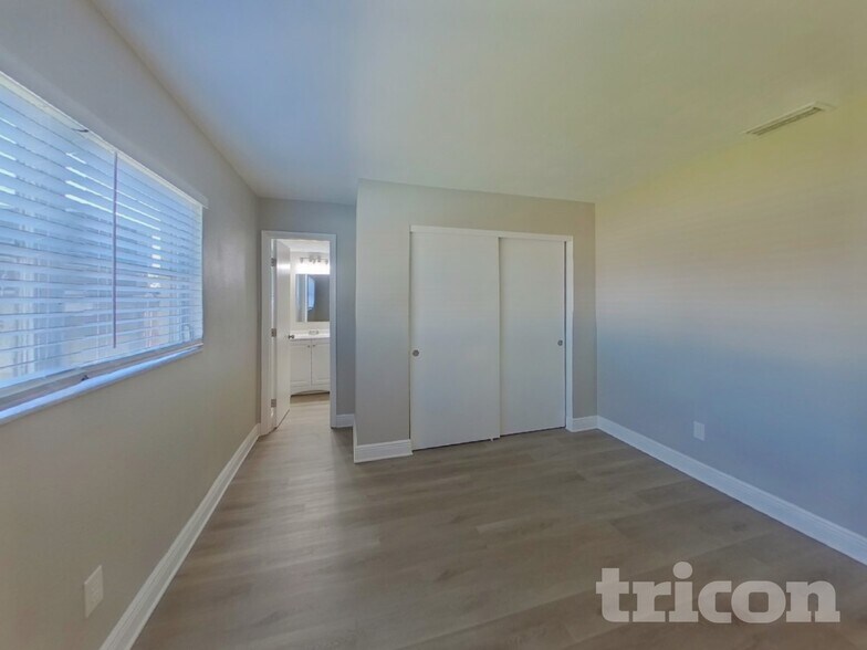 Building Photo - 201 85th Ave N