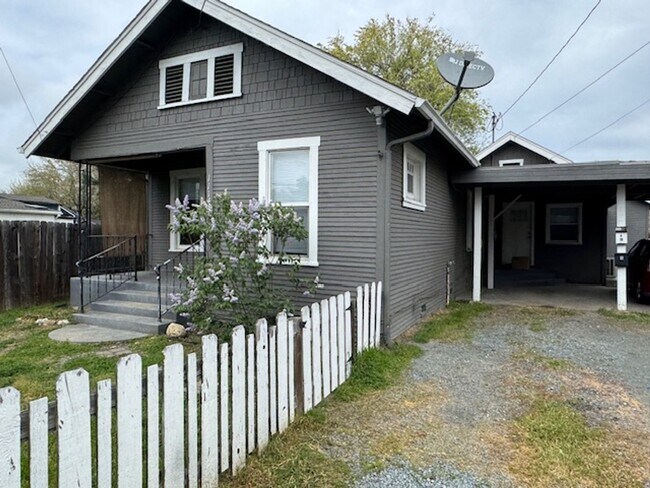 Building Photo - 1114 W 8th St