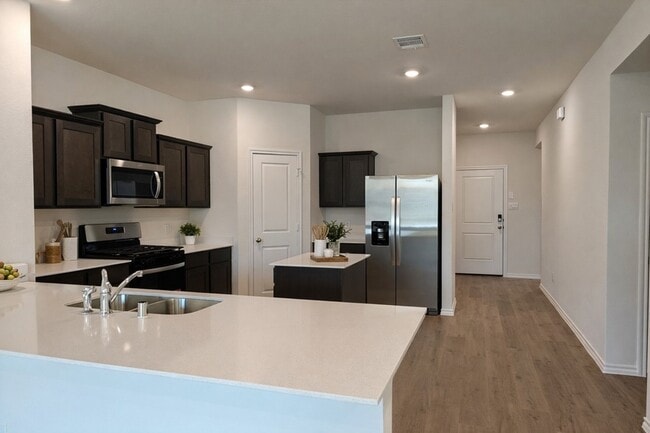 Building Photo - 1324 Stuarts Frst Dr