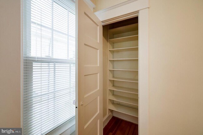 Building Photo - 4209 Ellicott St NW
