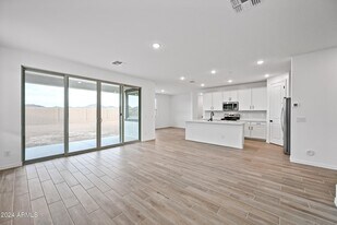 Building Photo - 7632 W Saddlehorn Rd