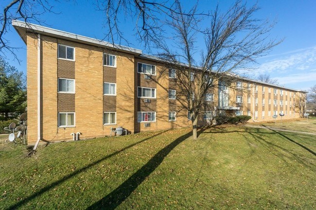 Primary Photo - Golfview Apartments