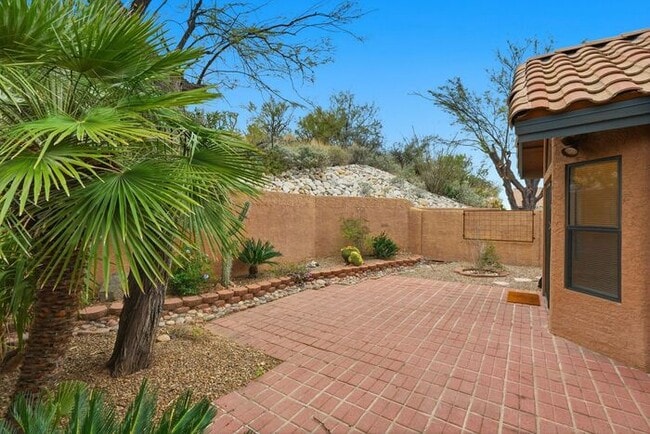 Building Photo - Bright & Peaceful Living in Oro Valley’s Gated Stoney Canyon