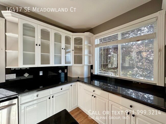Building Photo - 16417 SE Meadowland Ct