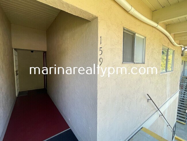Building Photo - 1-Bedroom 1-Bath New Appliances New Carpet...