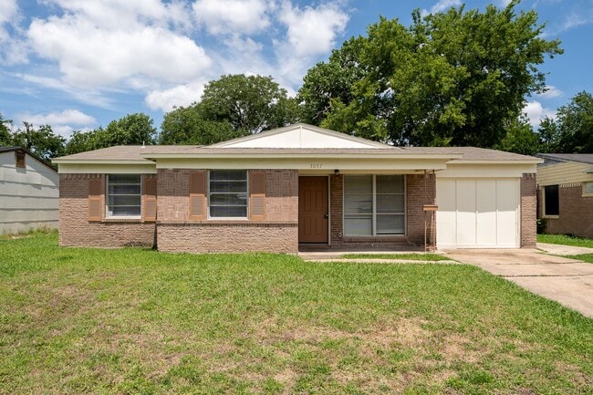 Building Photo - 3 bedroom home in Mesquite!