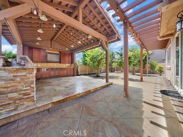 Building Photo - 9306 Lily Ave