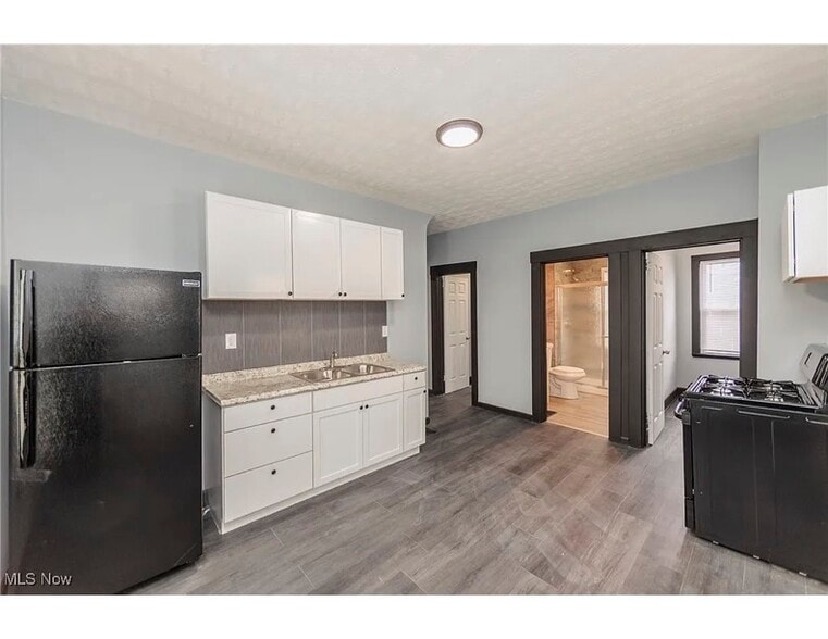 Building Photo - 1431 Rowley Ave