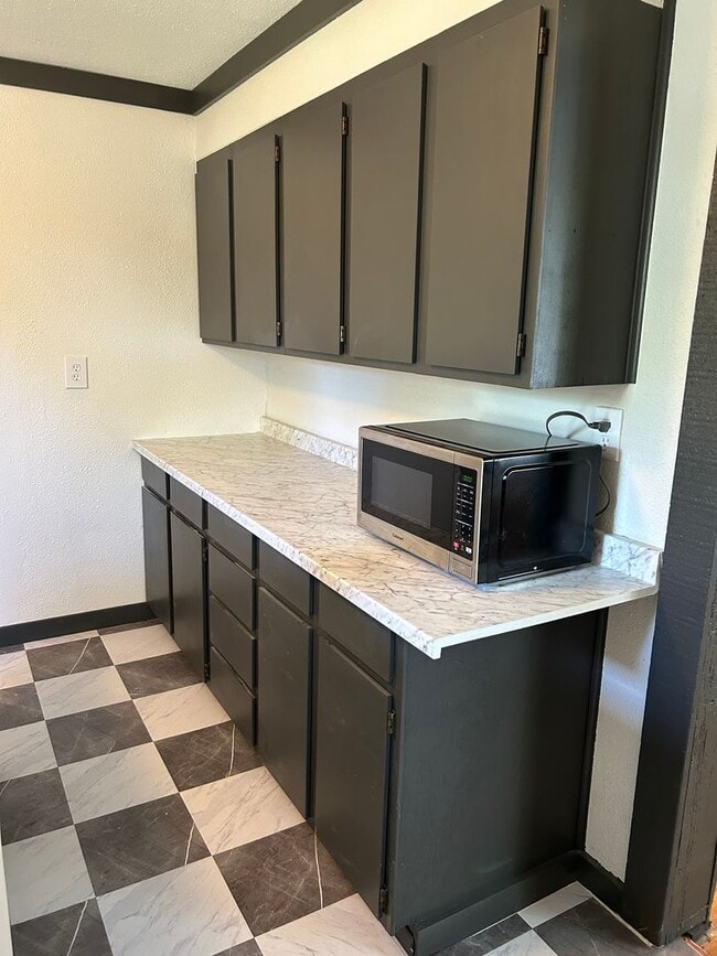 Building Photo - Spacious 3-Bedroom Home for Rent in Evergr...