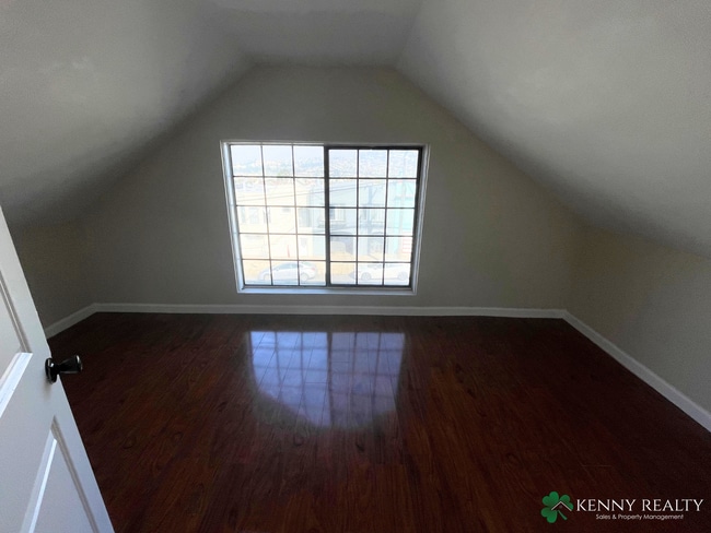 Building Photo - Two Bedroom Home in San Francisco, Bonus R...