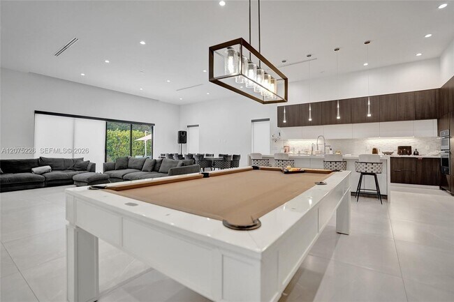 Building Photo - 3909 SW 54th St