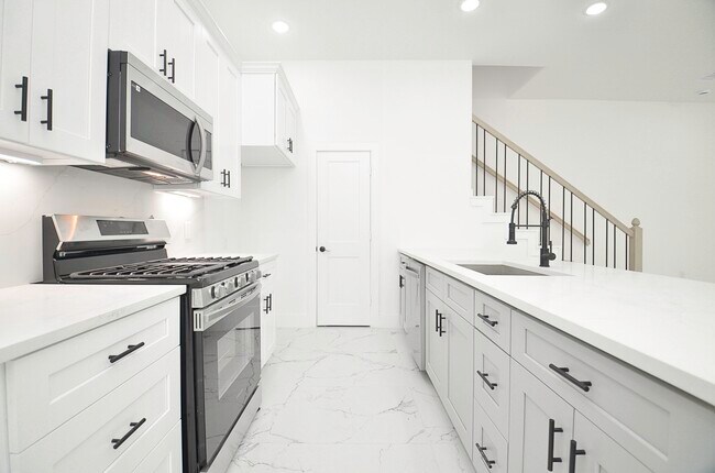 Building Photo - 9312 Waller St