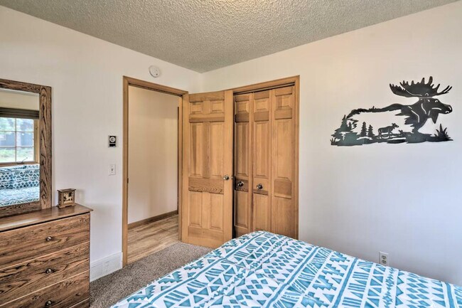 Building Photo - 2334 Carriage Dr