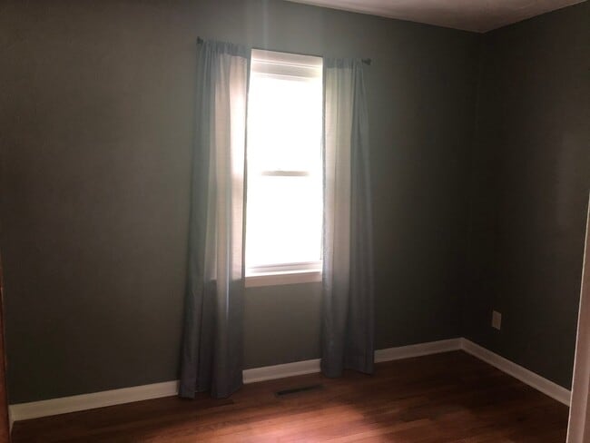 Building Photo - 3 bedroom home in Carbondale