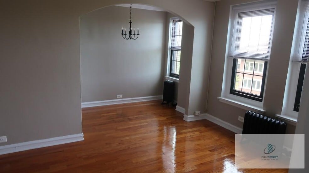 Building Photo - 1209 W Sherwin Ave