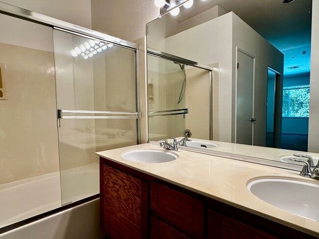 Building Photo - Townhouse Located in Santa Teresa with New...