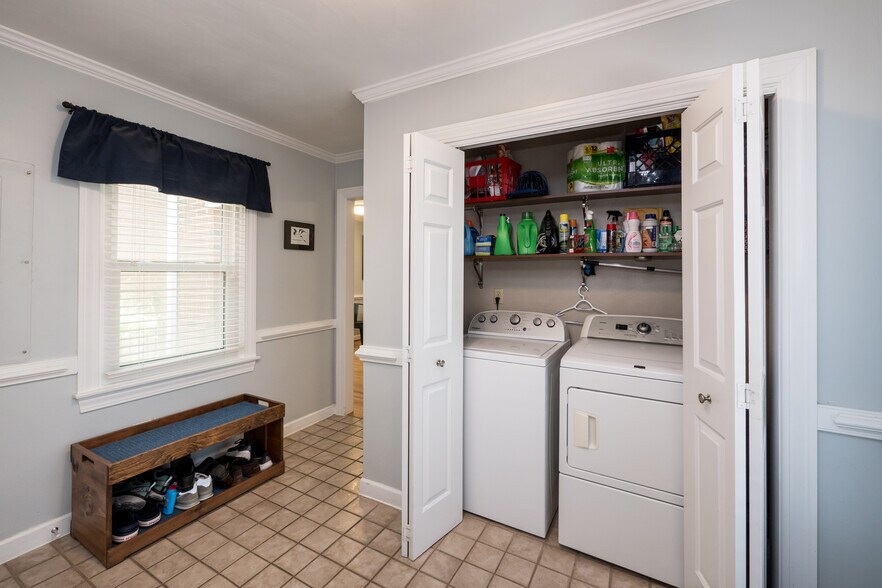 Building Photo - 338 W Olney Rd