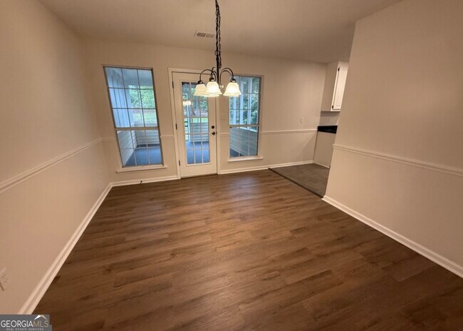 Building Photo - 105 Mockingbird Dr