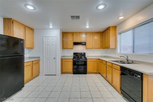 Building Photo - 11924 Lemon Balm St