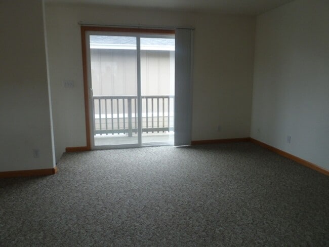 Building Photo - 2718 Meadow Creek Way