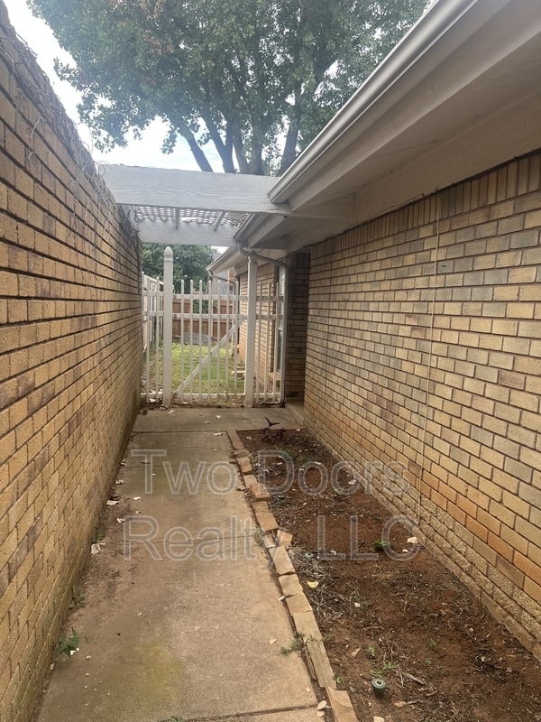 Building Photo - 12509 Clarence Ct