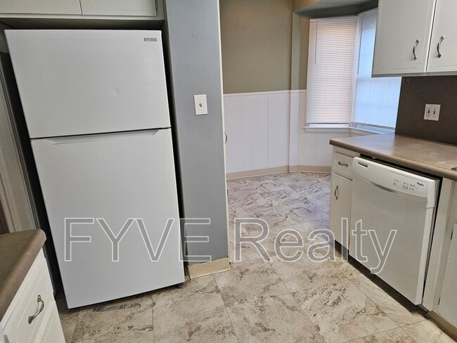 Building Photo - 3882 Faversham Rd