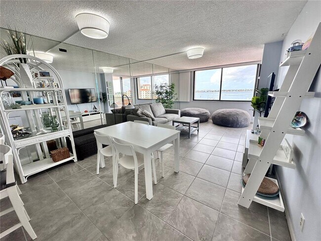 Building Photo - 6361 Bahia Del Mar Blvd S