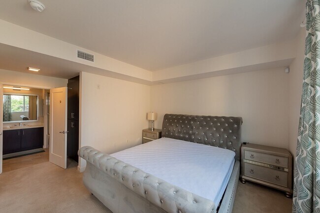 Building Photo - Element 436