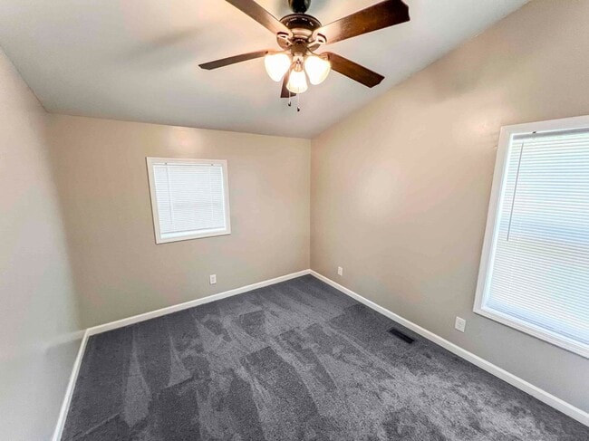 Building Photo - 18 Mockingbird Dr