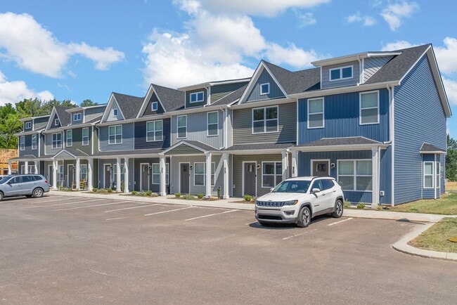 Building Photo - Pet Friendly Two Bedroom!