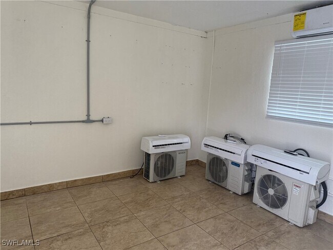 Building Photo - 5460 Bayshore Rd