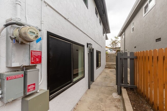 Building Photo - ***CONTEMPORARY COMFORT ***COLLEGE AREA***...