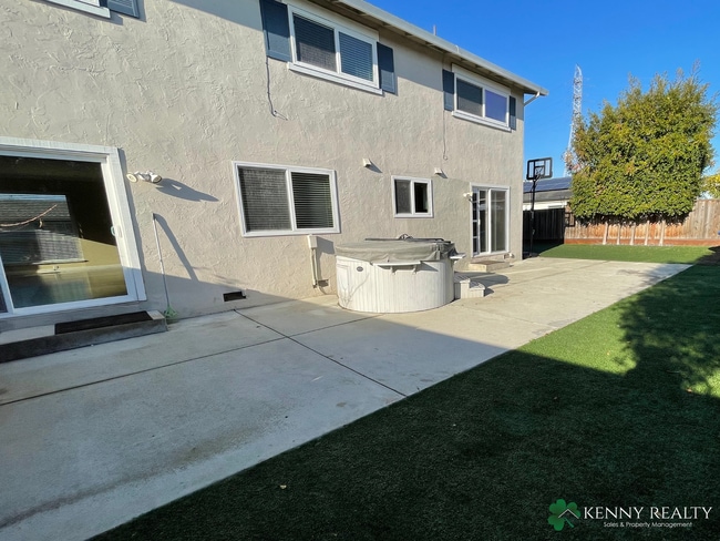 Building Photo - 4BD/2.5BA Spacious Foster City Home with Huge Backyard + Hot Tub