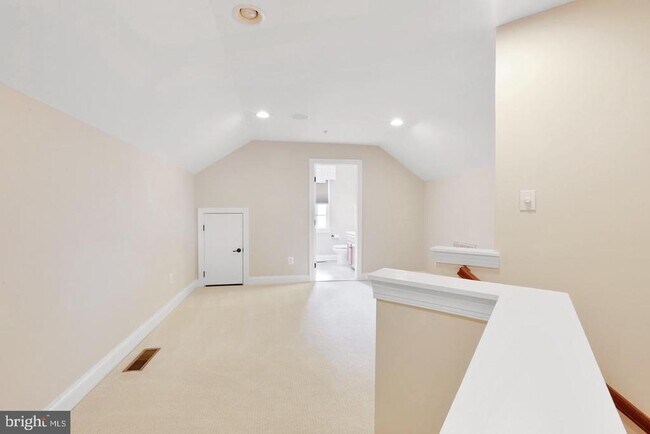 Building Photo - 25749 Racing Sun Dr