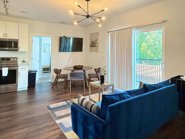 Building Photo - 542 Boulevard NE