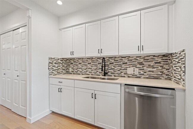 Building Photo - 4904 Hawk Cove